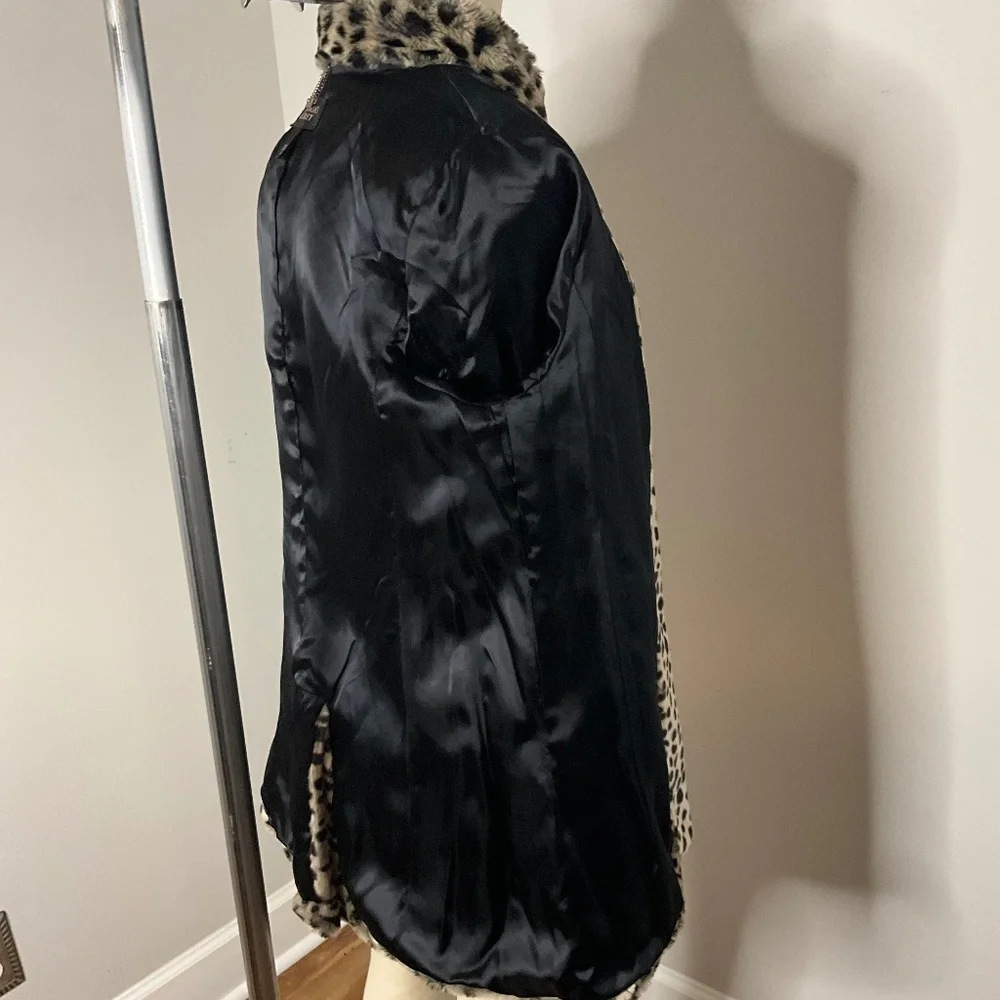 **FALL SALE** Victoria Secret’s Cheetah Print Coat - Picture 4 of 6